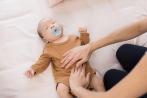 L’urgence d’intégrer le toucher respectueux dans le quotidien familial dès le plus jeune âge